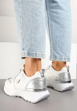 Białe Sneakersy Ozdobione Perforacją i Geometryczną Aplikacją Senilanea