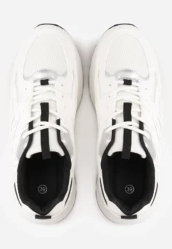 Białe Sneakersy Ozdobione Tłoczoną Cholewką Jutta