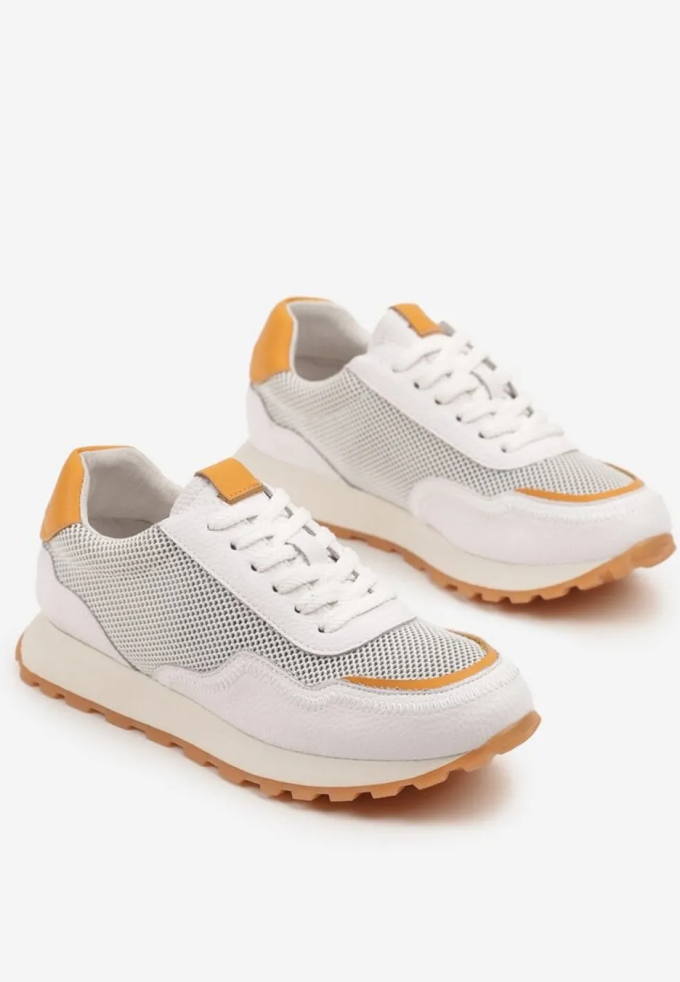 Białe Sneakersy Skórzane Ozdobione Geometrycznym Motywem Wibessa