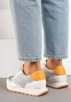 Białe Sneakersy Skórzane Ozdobione Geometrycznym Motywem Wibessa