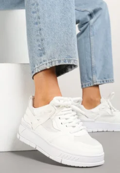 Białe Sneakersy Streetwearowe na Niskiej Platformie Veniffia