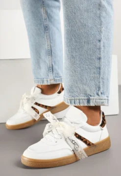 Białe Sneakersy Typu Kultowe Tenisówki z Ozdobną Odpinaną Kokardą Korilinda