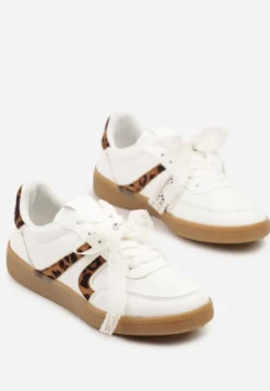 Białe Sneakersy Typu Kultowe Tenisówki z Ozdobną Odpinaną Kokardą Korilinda