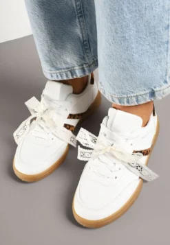 Białe Sneakersy Typu Kultowe Tenisówki z Ozdobną Odpinaną Kokardą Korilinda