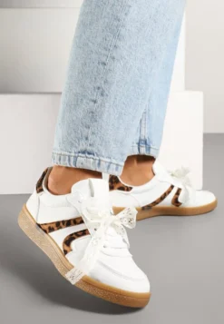 Białe Sneakersy Typu Kultowe Tenisówki z Ozdobną Odpinaną Kokardą Korilinda