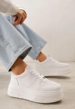 Białe Sneakersy VICES na Grubej Podeszwie Zdobione Perforacją przy Nosku Riosina