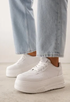 Białe Sneakersy VICES na Grubej Podeszwie Zdobione Perforacją przy Nosku Riosina