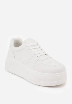 Białe Sneakersy VICES na Grubej Podeszwie Zdobione Perforacją przy Nosku Riosina
