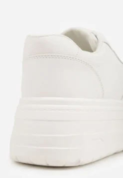Białe Sneakersy VICES na Grubej Podeszwie Zdobione Perforacją przy Nosku Riosina