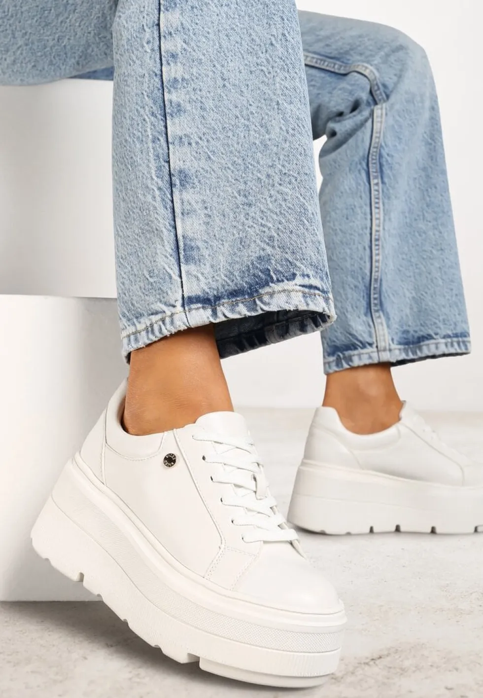 Białe Sneakersy Vices na Grubej Podeszwie Tuliri