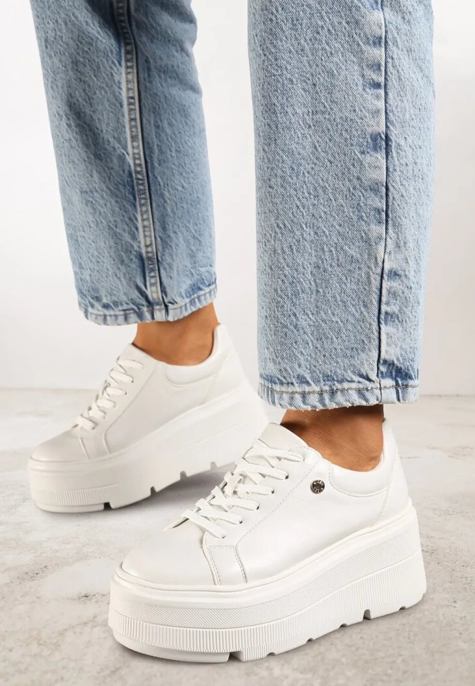 Białe Sneakersy Vices na Grubej Podeszwie Tuliri