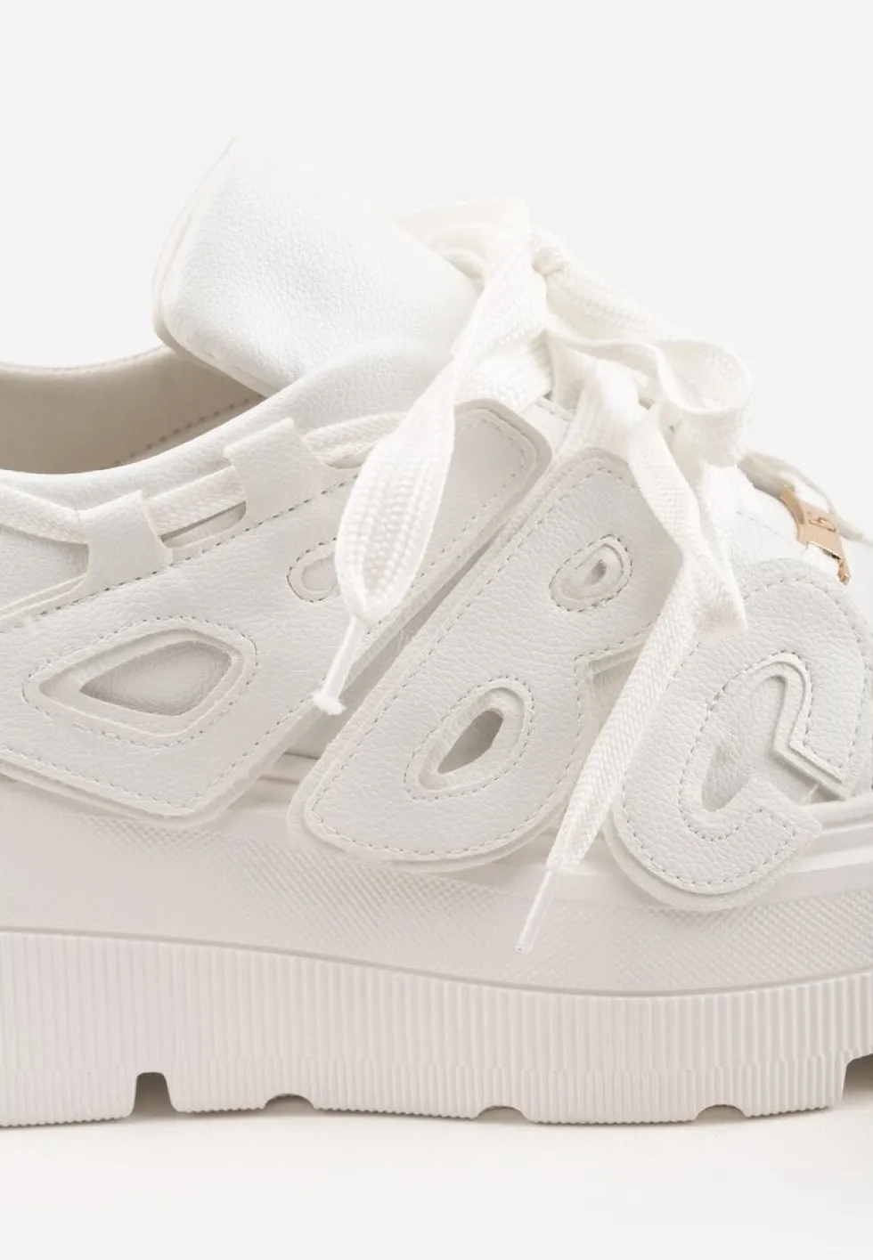 Białe Sneakersy Vices na Płaskiej Podeszwie z Geometryczną Aplikacją Nelenith