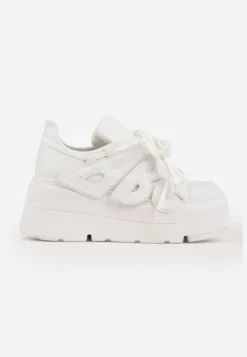 Białe Sneakersy Vices na Płaskiej Podeszwie z Geometryczną Aplikacją Nelenith