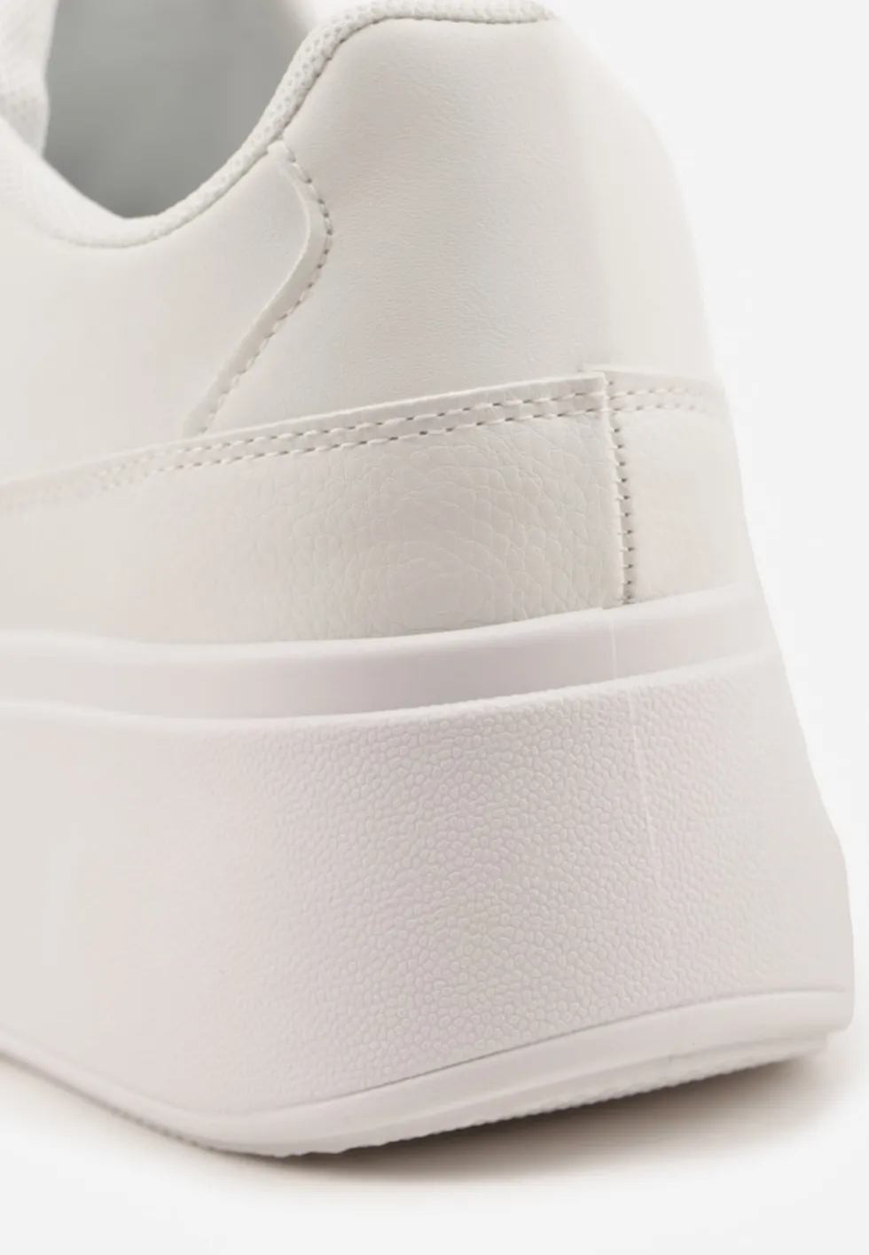 Białe Sneakersy VICES na Platformie z Ozdobnym Noskiem Attis