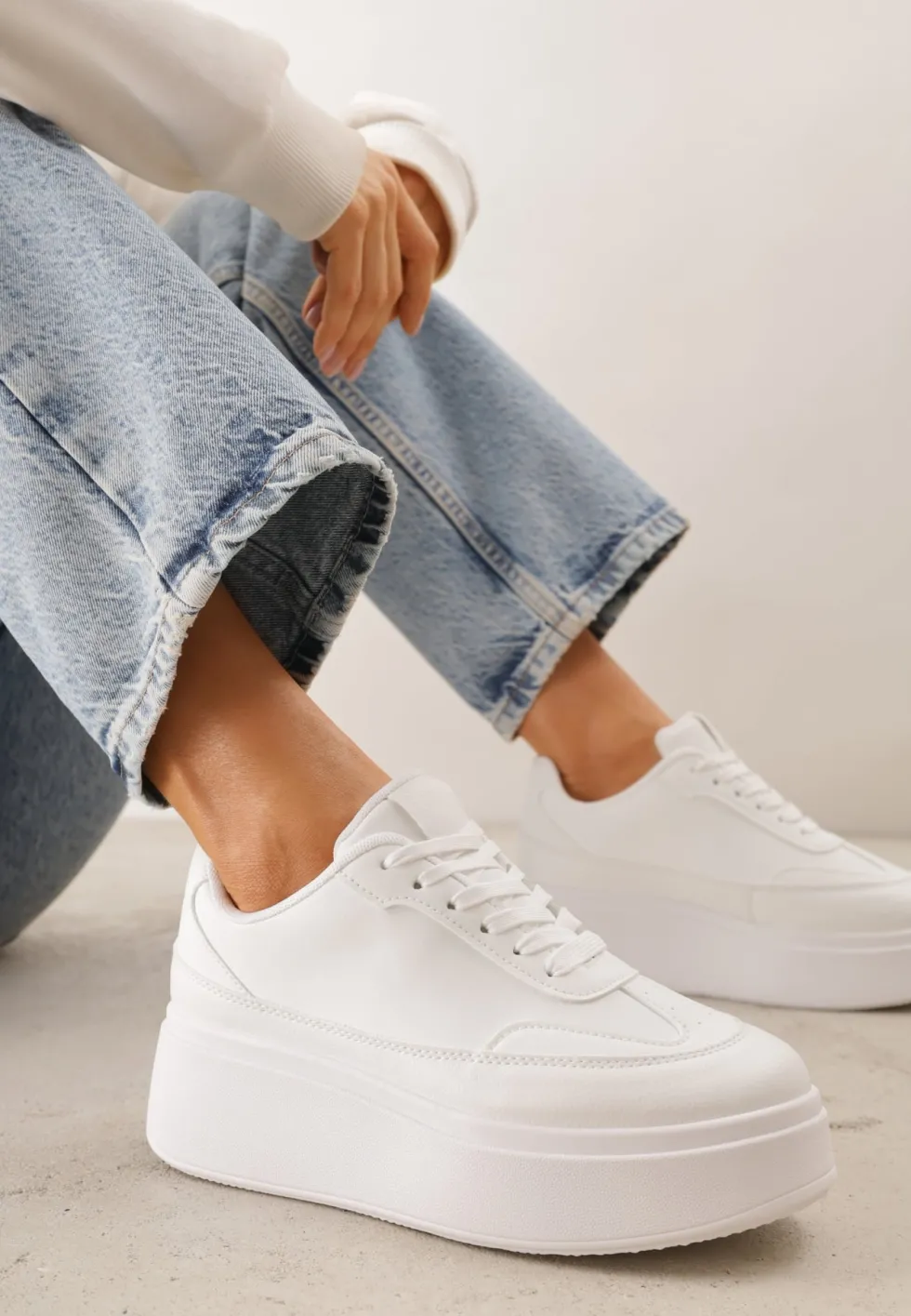 Białe Sneakersy VICES na Platformie z Ozdobnym Noskiem Attis