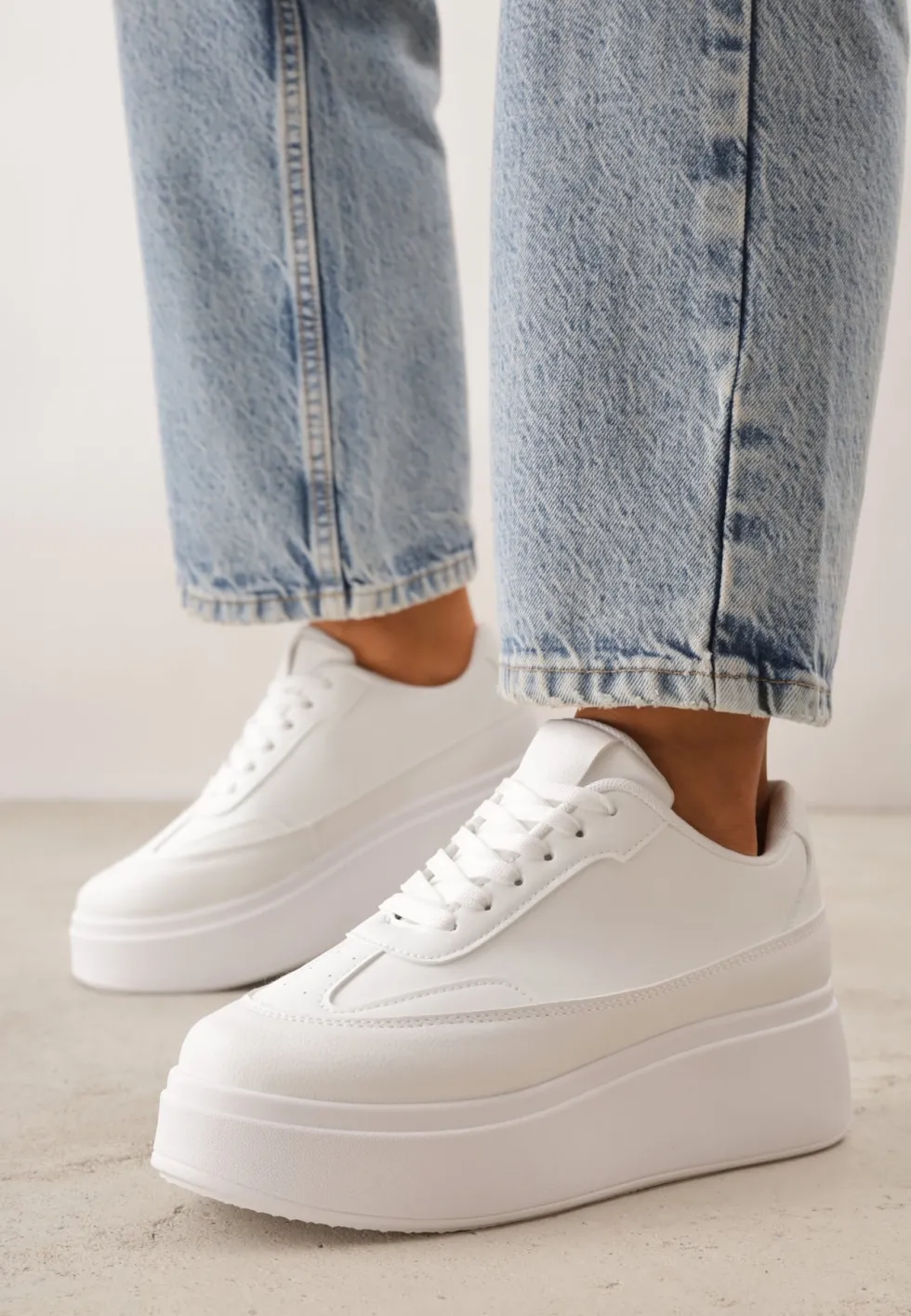 Białe Sneakersy VICES na Platformie z Ozdobnym Noskiem Attis