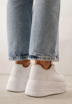 Białe Sneakersy VICES na Platformie z Tłoczeniem Rionessa