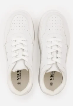 Białe Sneakersy Vices na Platformie Ozdobione Metalicznymi Aplikacjami Nelanil