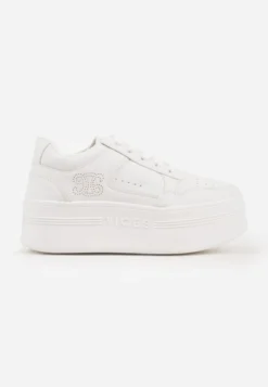 Białe Sneakersy Vices na Platformie Ozdobione Metalicznymi Aplikacjami Nelanil