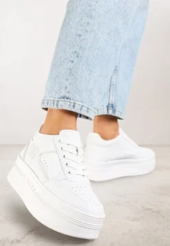 Białe Sneakersy Vices na Platformie Ozdobione Metalicznymi Aplikacjami Nelanil