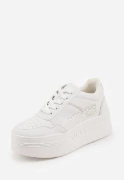Białe Sneakersy Vices na Platformie Ozdobione Metalicznymi Aplikacjami Nelanil