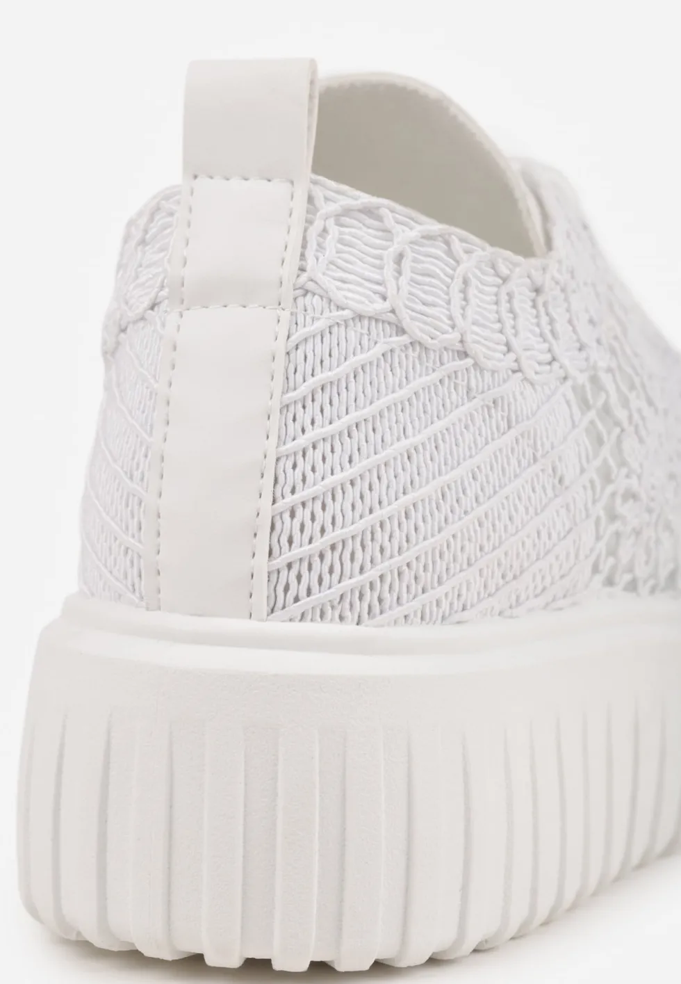 Białe Sneakersy Vices na Platformie z Ażurową Cholewką Lumerise
