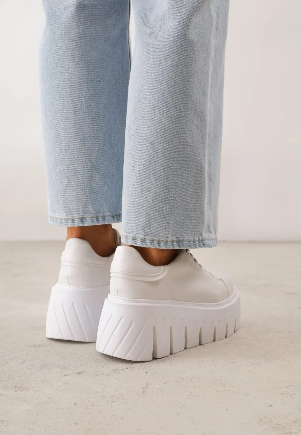 Białe Sneakersy VICES na Platformie Typu Chunky Tassi