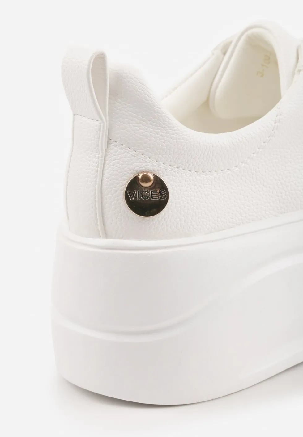 Białe Sneakersy VICES na Platformie z Metaliczną Aplikacją i Napisem Beli