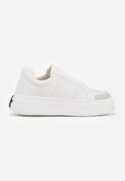 Białe Sneakersy Vices na Platformie z Gwiazdką Fenarra
