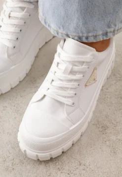 Białe Sneakersy VICES na Tłoczonej Podeszwie w Stylu Chunky Myninis