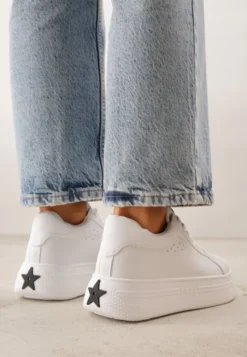 Białe Sneakersy VICES Ozdobione Gwiazdą i Błyszczącą Wstawką Oranatta