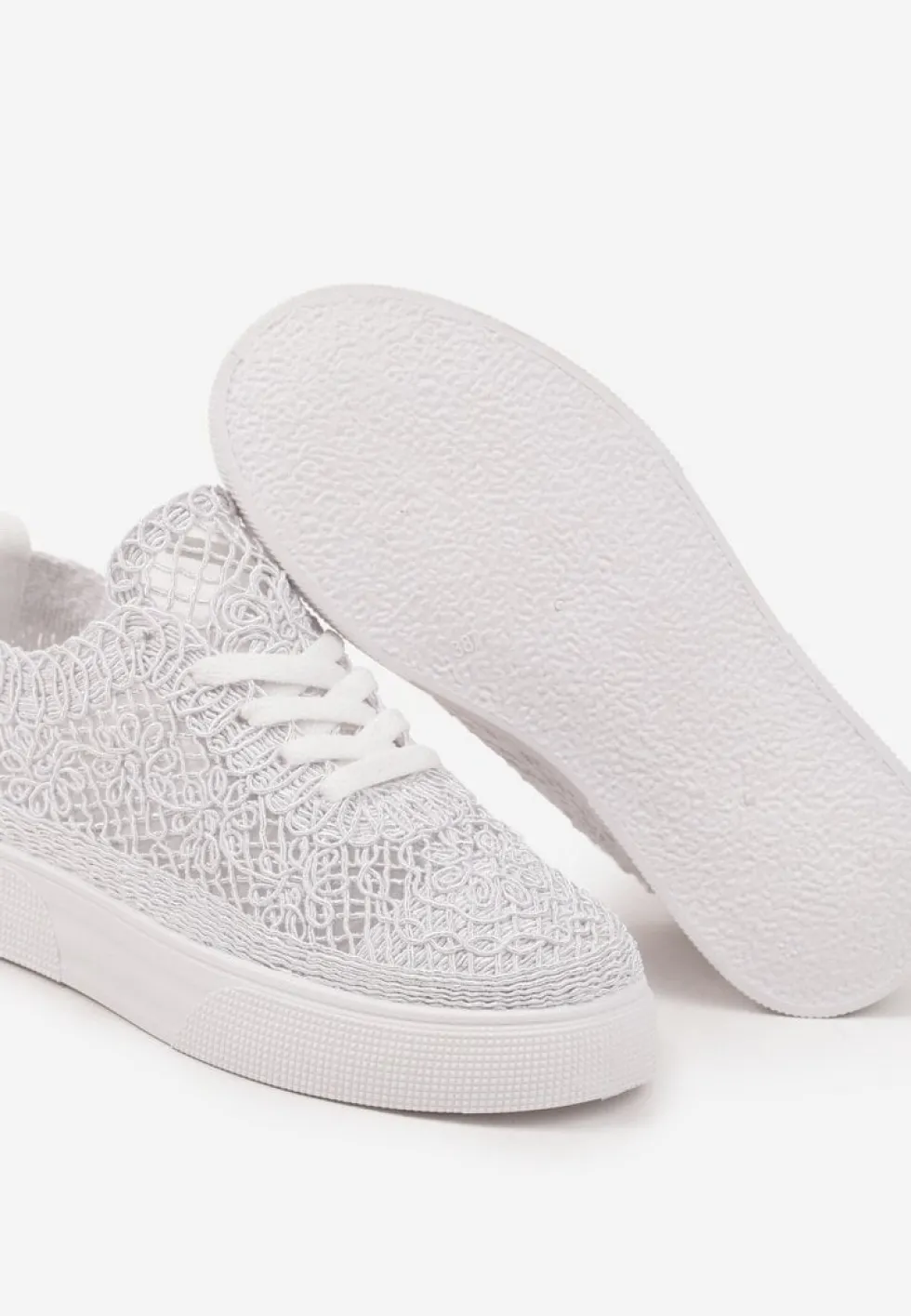 Białe Sneakersy z Ażurowej Koronki na Grubej Podeszwie Nanessia