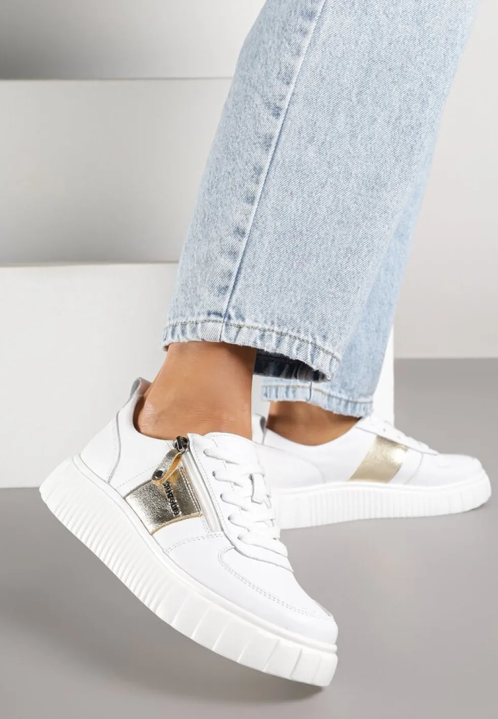 Białe Sneakersy ze Skóry Naturalnej z Metalicznym Zdobieniem Zorentee