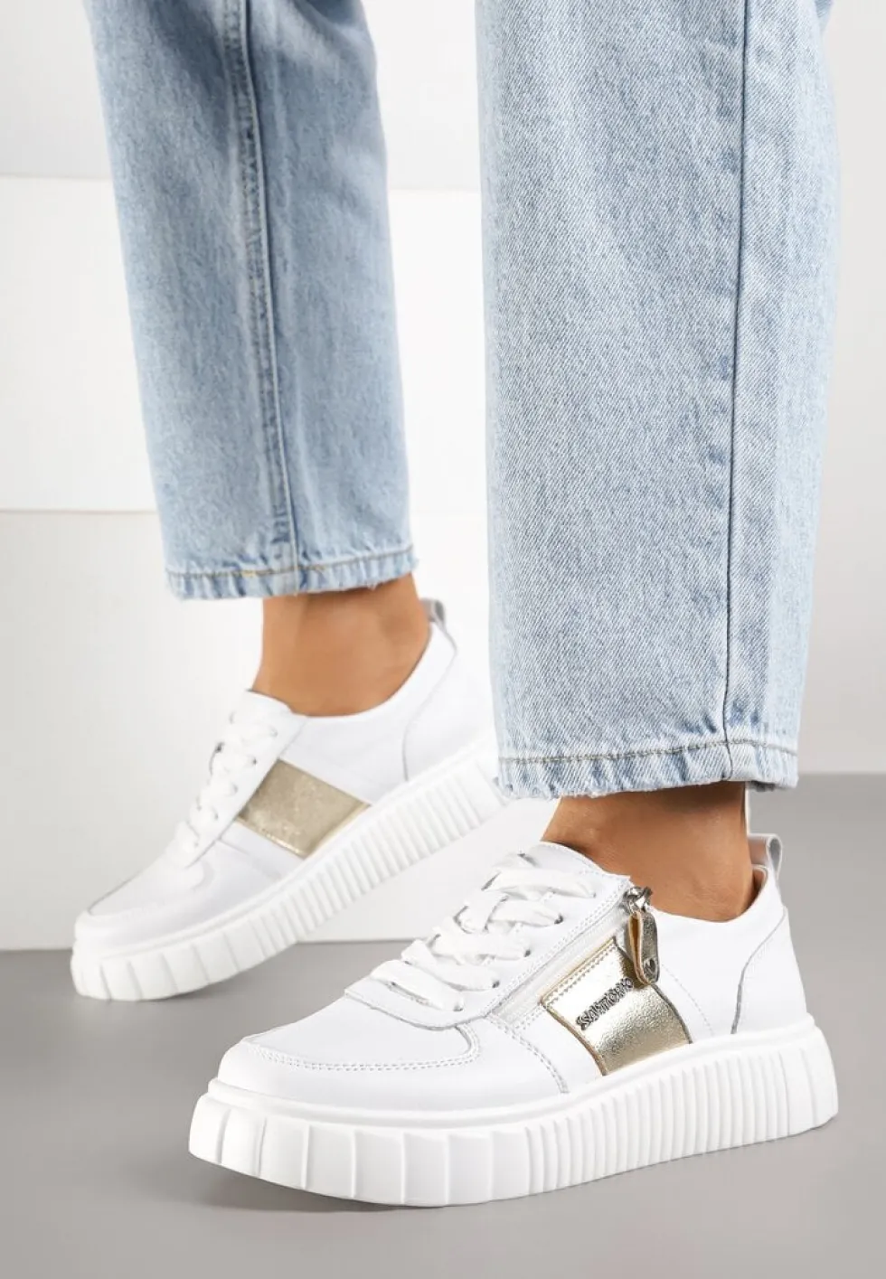 Białe Sneakersy ze Skóry Naturalnej z Metalicznym Zdobieniem Zorentee