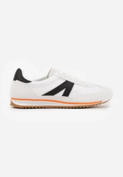 Białe Sneakersy z Geometrycznym Wzorem Zoloti