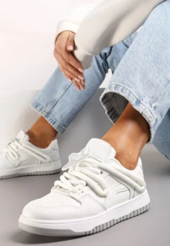 Białe Sneakersy z Grubymi Sznurowadłami i Naszywką w Kształcie Gwiazdki Alesine