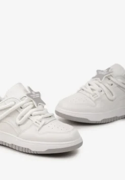 Białe Sneakersy z Grubymi Sznurowadłami i Naszywką w Kształcie Gwiazdki Alesine