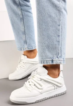 Białe Sneakersy z Grubymi Sznurowadłami i Naszywką w Kształcie Gwiazdki Alesine