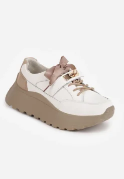 Białe Sneakersy z Naturalnej Skóry Ozdobione Metalowym Zapięciem i Kokardą ze Wstążki Citlala