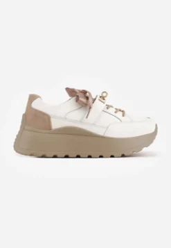 Białe Sneakersy z Naturalnej Skóry Ozdobione Metalowym Zapięciem i Kokardą ze Wstążki Citlala