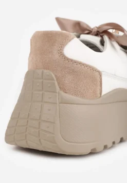 Białe Sneakersy z Naturalnej Skóry Ozdobione Metalowym Zapięciem i Kokardą ze Wstążki Citlala