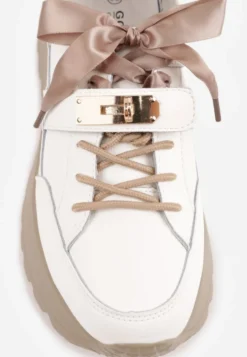 Białe Sneakersy z Naturalnej Skóry Ozdobione Metalowym Zapięciem i Kokardą ze Wstążki Citlala