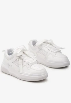 Białe Sneakersy z Ozdobnymi Sznurówkami i Grubą Podeszwą Klorimia