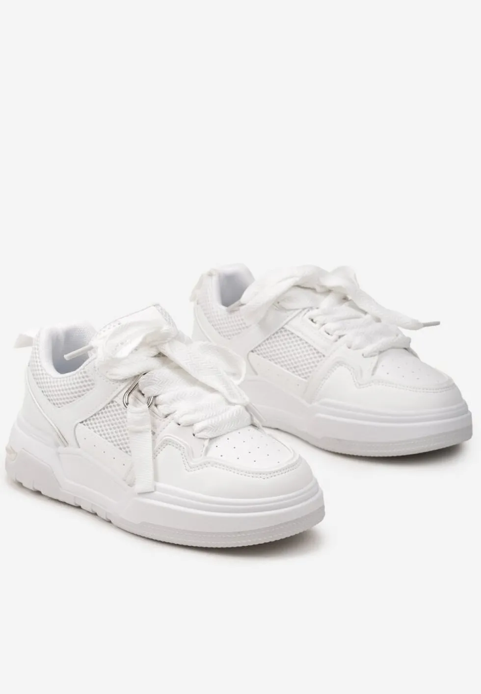 Białe Sneakersy z Ozdobnymi Sznurówkami i Grubą Podeszwą Klorimia