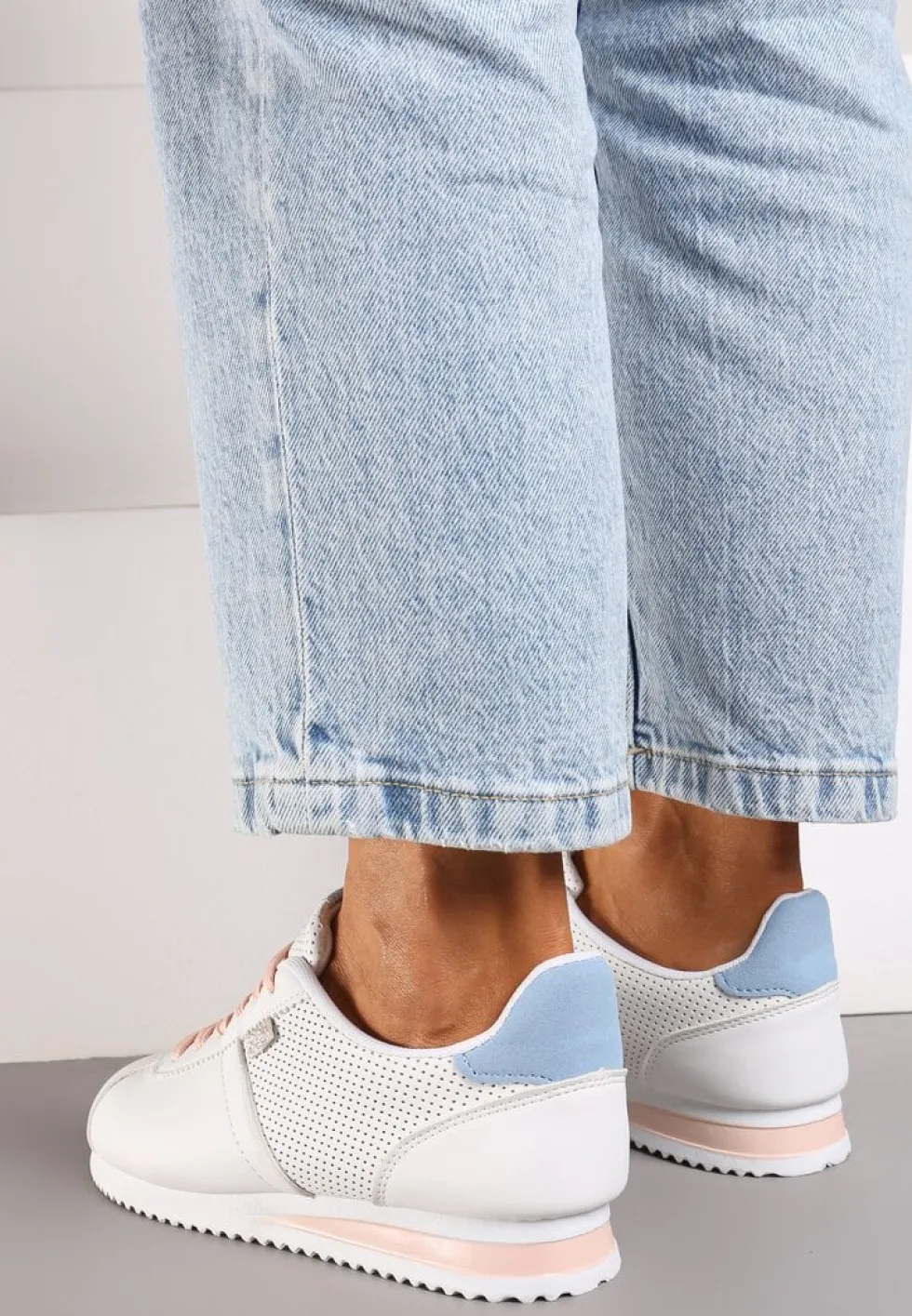 Białe Sneakersy z Przeszyciami Phyrise