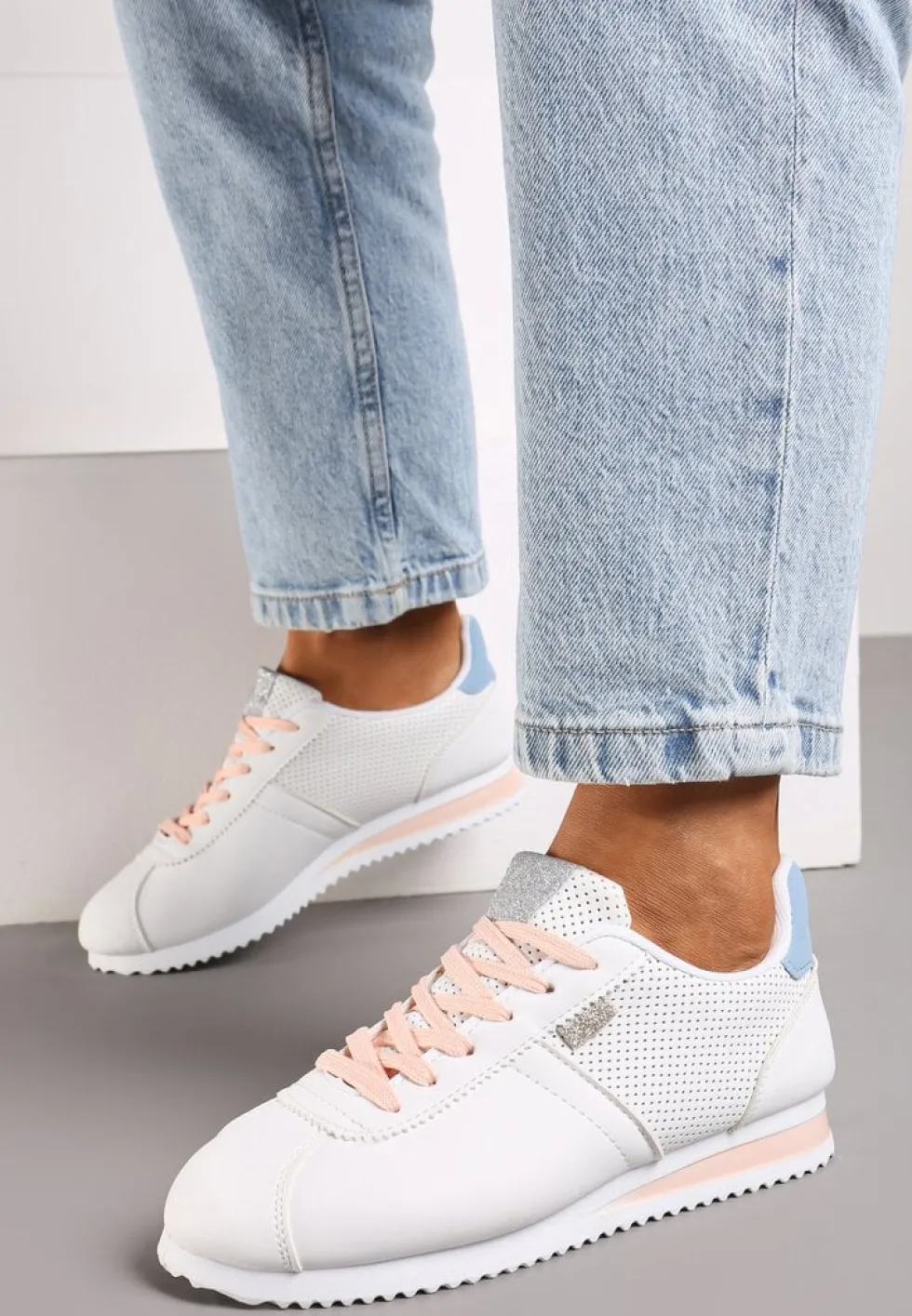 Białe Sneakersy z Przeszyciami Phyrise