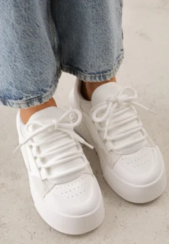 Białe Streetwearowe Sneakersy Trampki na Platformie Danenith