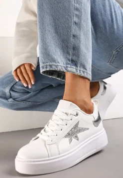 Białe Sznurowane Sneakersy na Niskiej Platformie z Brokatowymi Wstawkami Cominia