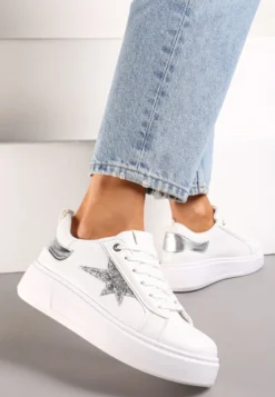 Białe Sznurowane Sneakersy na Niskiej Platformie z Brokatowymi Wstawkami Cominia