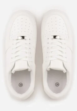 Białe Sznurowane Sneakersy Ozdobione Perforacją Ellemisa